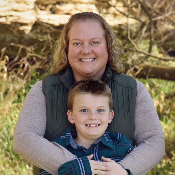 Meet your Posher, Danielle - Picture 2 of 2